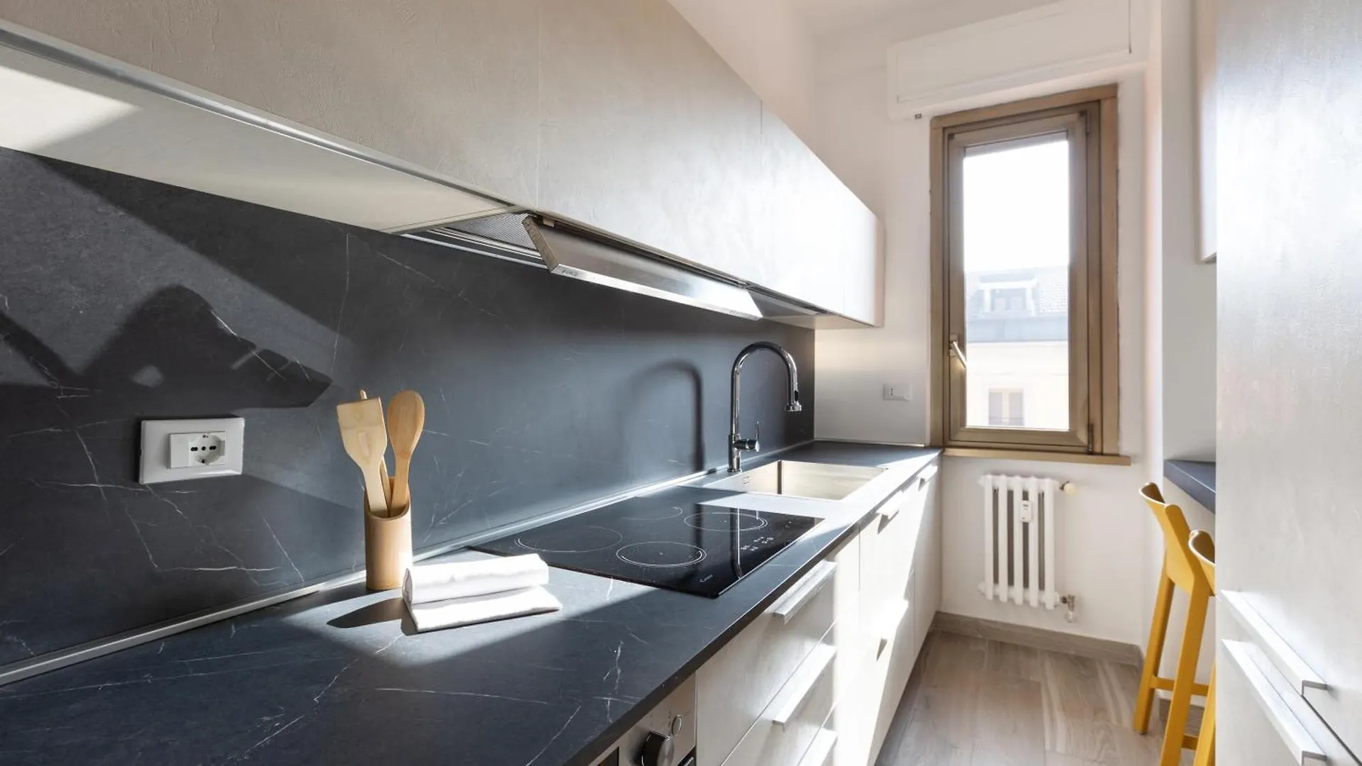Modern 2 Bedrooms Tortona Via Savona - Mirable Pm Milano 0*,  İtalya